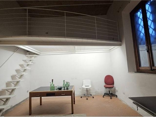 Locale Commerciale in affitto a Unione dei Comuni Circondario dell'Empolese Valdelsa, Empoli