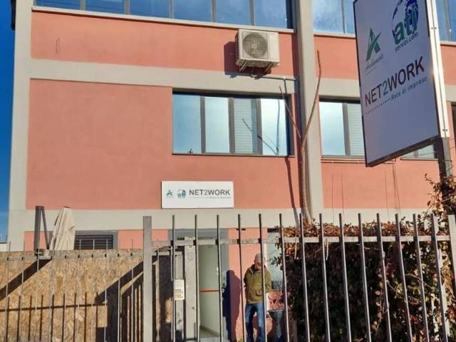 Locale Commerciale in affitto a Unione dei Comuni Circondario dell'Empolese Valdelsa, Empoli