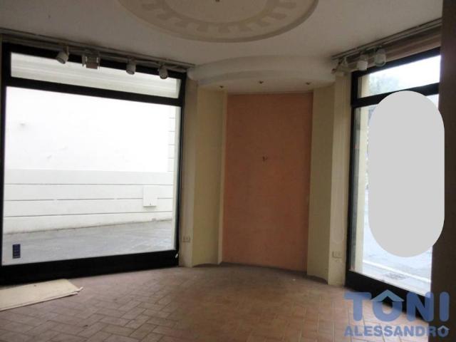 Locale Commerciale in affitto a Unione dei Comuni Circondario dell'Empolese Valdelsa, Empoli