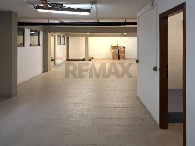 Locale Commerciale in affitto a Unione dei Comuni Circondario dell'Empolese Valdelsa, Empoli
