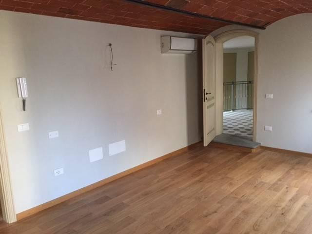 Locale Commerciale in affitto a Unione dei Comuni Circondario dell'Empolese Valdelsa, Empoli