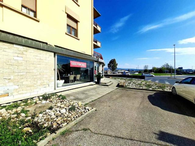 Locale Commerciale in affitto a Unione dei Comuni Circondario dell'Empolese Valdelsa, Empoli