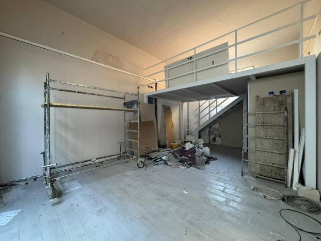 Locale Commerciale in affitto a Unione dei Comuni Circondario dell'Empolese Valdelsa, Empoli