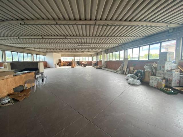 Locale Commerciale in affitto a Unione dei Comuni Circondario dell'Empolese Valdelsa, Empoli