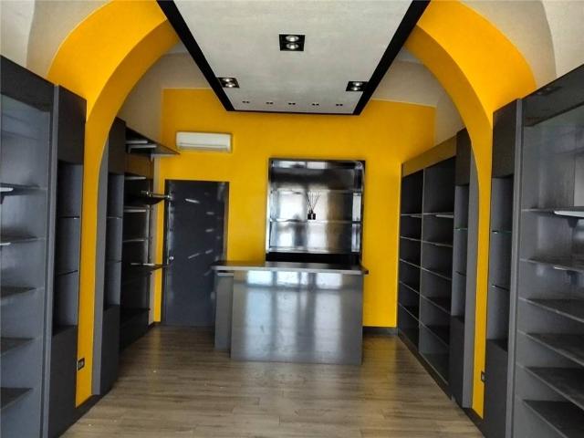Locale Commerciale in affitto a Unione dei Comuni Circondario dell'Empolese Valdelsa, Empoli