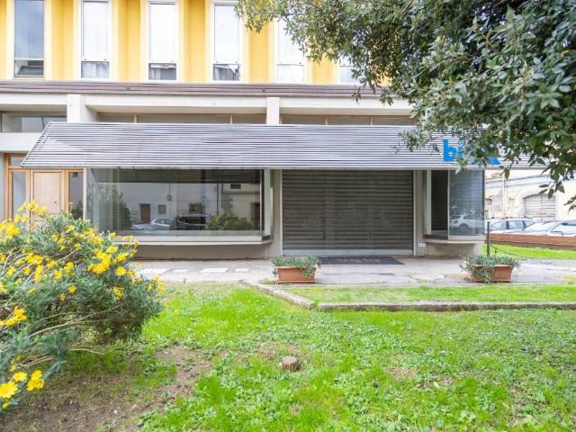 Locale Commerciale in affitto a Unione dei Comuni Circondario dell'Empolese Valdelsa, Empoli