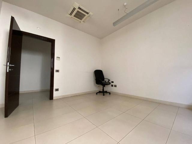 Locale Commerciale in affitto a Unione dei Comuni Circondario dell'Empolese Valdelsa, Empoli