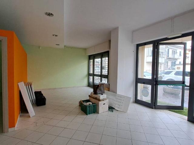 Locale Commerciale in affitto a Unione dei Comuni Circondario dell'Empolese Valdelsa, Empoli