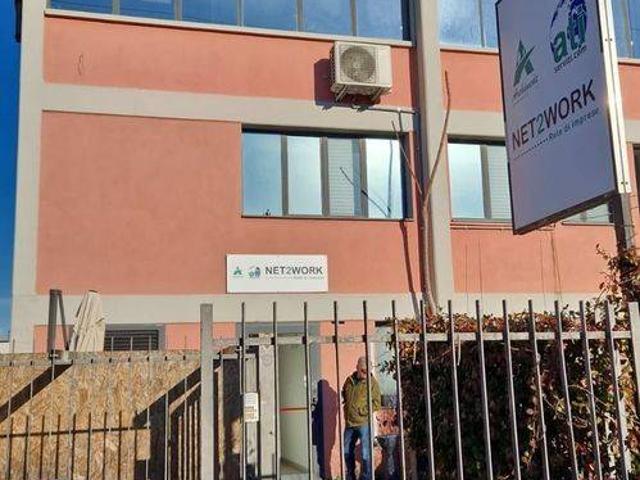 Locale Commerciale in affitto a Unione dei Comuni Circondario dell'Empolese Valdelsa, Empoli