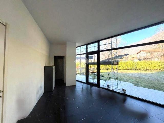 Locale Commerciale in affitto a Gaiano, Endine Gaiano