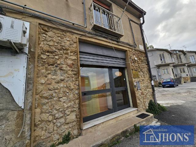 Locale Commerciale in affitto a Enna Bassa, Enna
