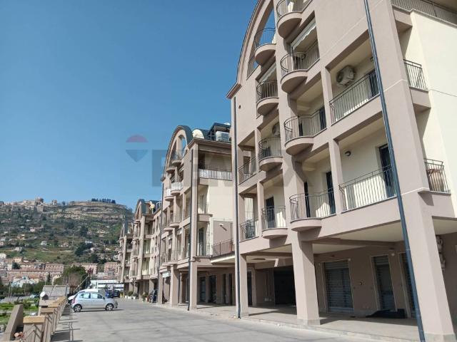 Locale Commerciale in affitto a Enna Bassa, Enna