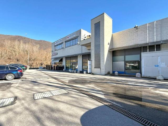 Locale Commerciale in affitto a Entratico, Lombardia