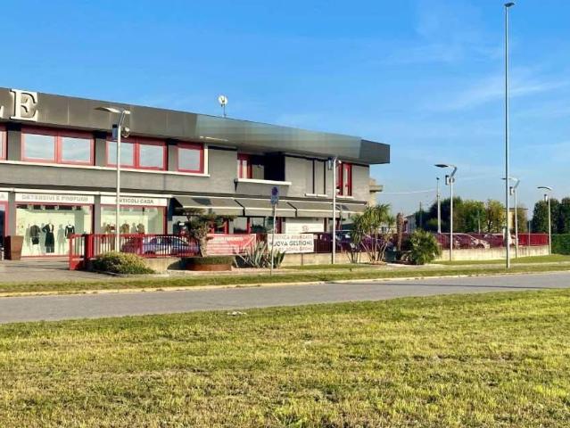 Locale Commerciale in affitto a Erbusco, Lombardia