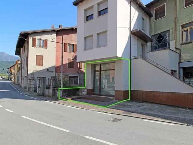 Locale Commerciale in affitto a Comunità montana della valle Camonica, Esine