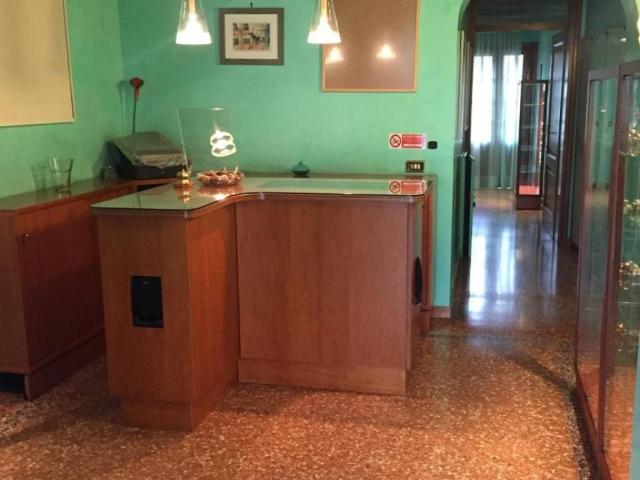 Locale Commerciale in affitto a Este, Veneto