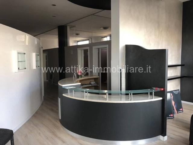 Locale Commerciale in affitto a Este, Veneto
