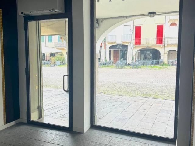 Locale Commerciale in affitto a Este, Veneto