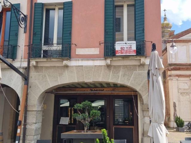 Locale Commerciale in affitto a Este, Veneto
