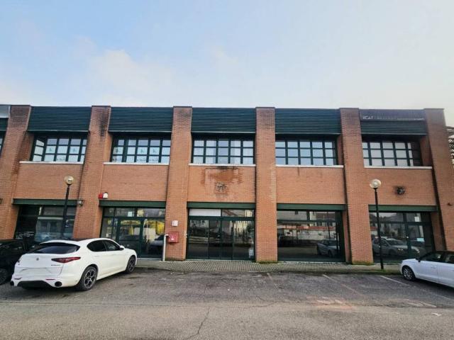 Locale Commerciale in affitto a Este, Veneto