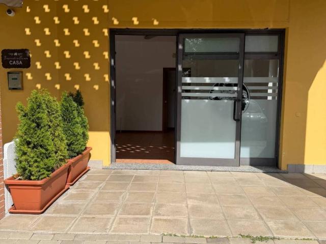Locale Commerciale in affitto a Eupilio, Lombardia