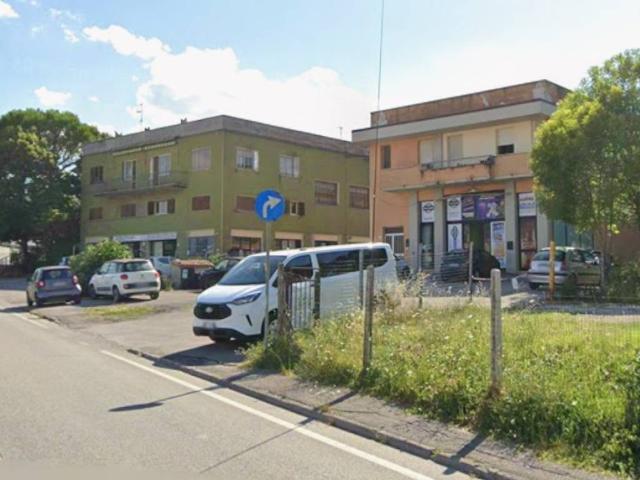 Locale Commerciale in affitto a Borgo, Marche