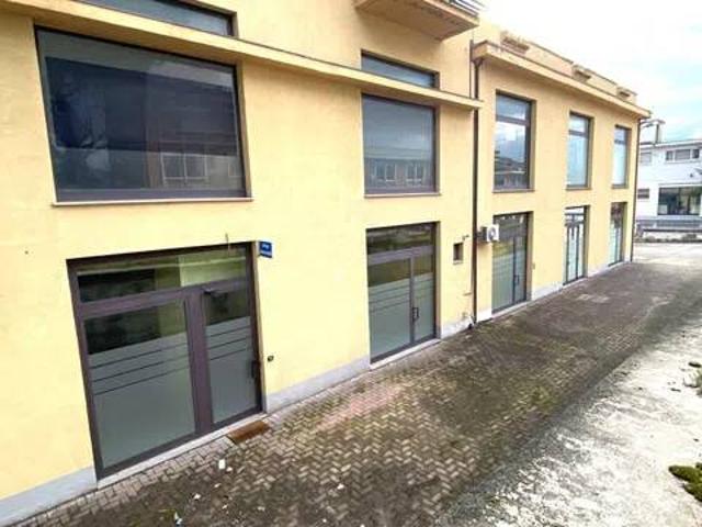 Locale Commerciale in affitto a Borgo, Marche