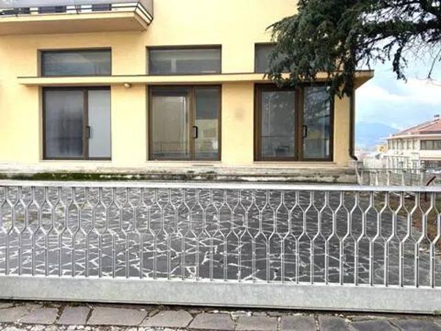 Locale Commerciale in affitto a Borgo, Marche