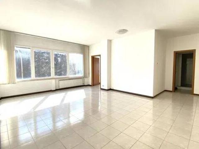 Locale Commerciale in affitto a Borgo, Marche
