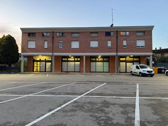 Locale Commerciale in affitto a Unione della Romagna Faentina, Faenza