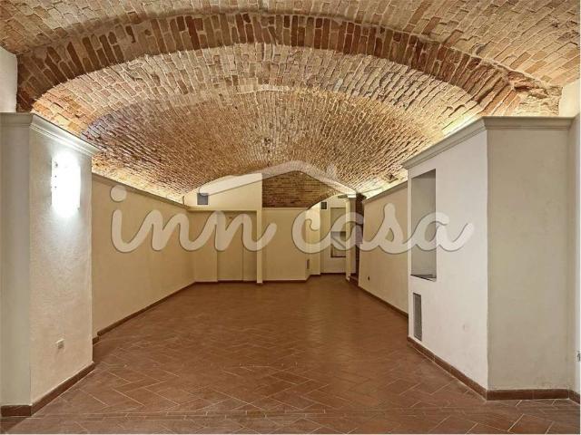 Locale Commerciale in affitto a Unione della Romagna Faentina, Faenza
