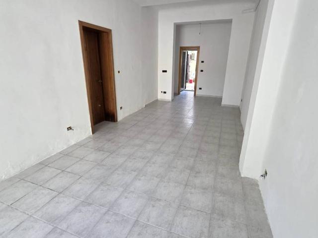 Locale Commerciale in affitto a Marche, Ancona