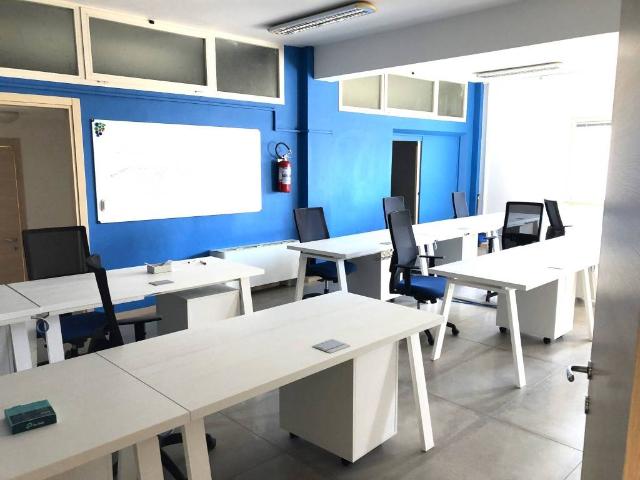 Locale Commerciale in affitto a Case UNRRA, Marche