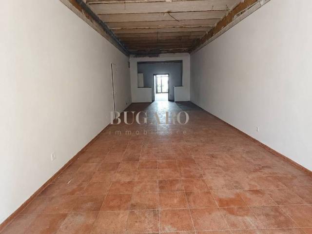 Locale Commerciale in affitto a Villanova, Marche