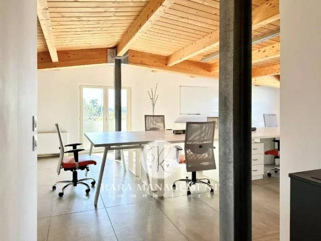 Locale Commerciale in affitto a Case UNRRA, Marche