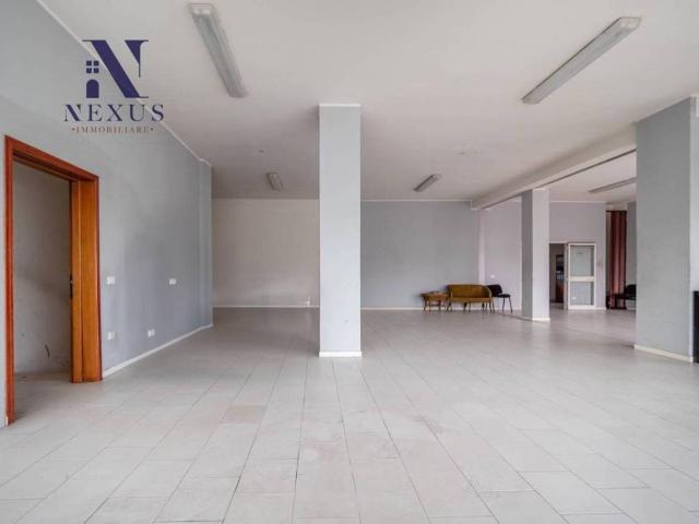 Locale Commerciale in affitto a Gimarra, Marche