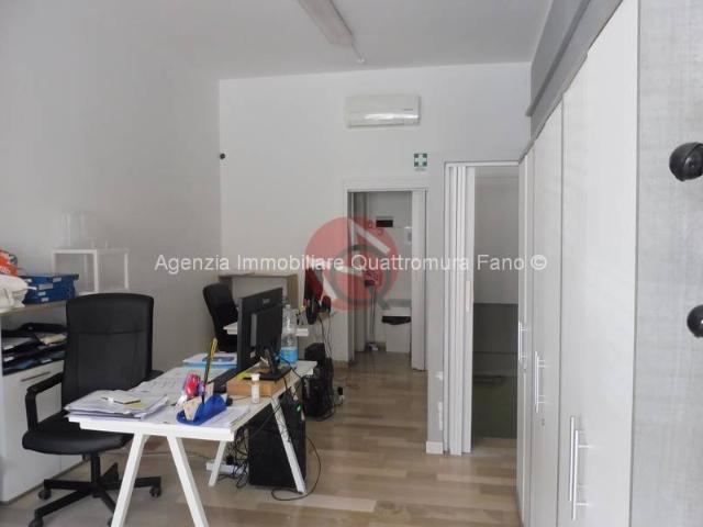 Locale Commerciale in affitto a Zavarise, Marche
