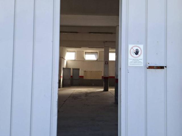 Locale Commerciale in affitto a Ponte Metauro, Marche