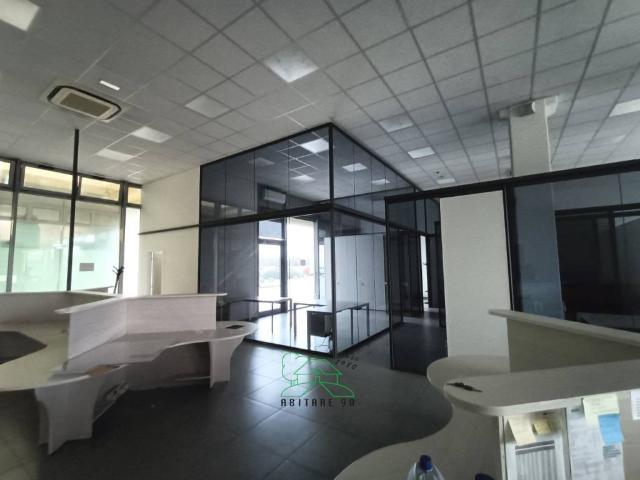 Locale Commerciale in affitto a Marche, Pesaro E Urbino