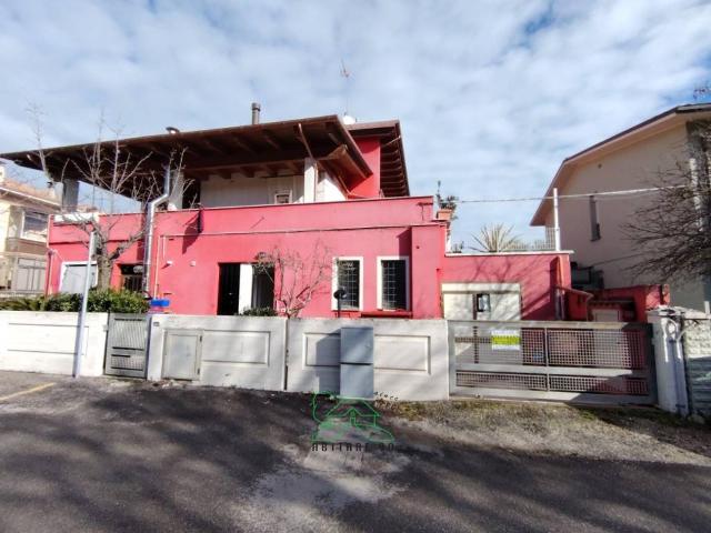 Locale Commerciale in affitto a San Lazzaro, Marche