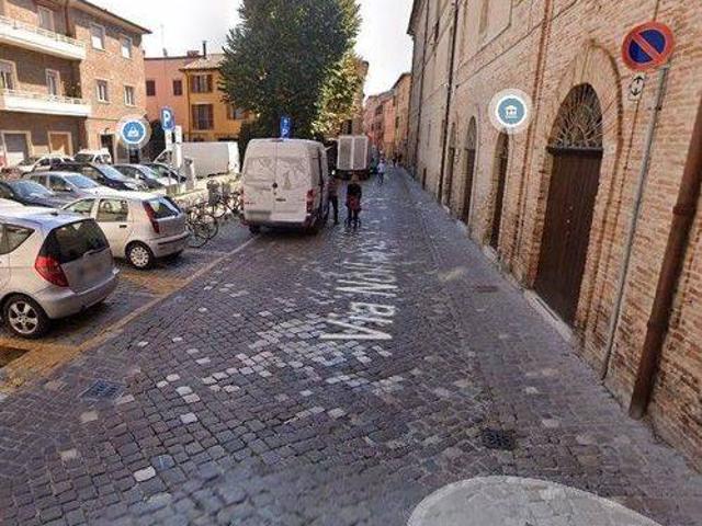 Locale Commerciale in affitto a Centro storico, Marche