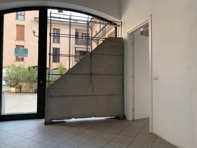 Locale Commerciale in affitto a Fara Gera D'adda, Lombardia