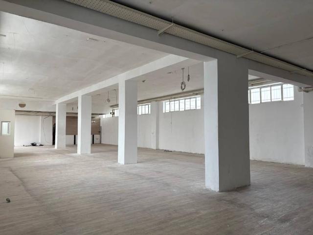 Locale Commerciale in affitto a Fara Gera D'adda, Lombardia
