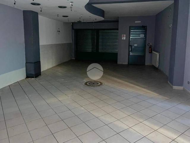 Locale Commerciale in affitto a Fara Gera D'adda, Lombardia