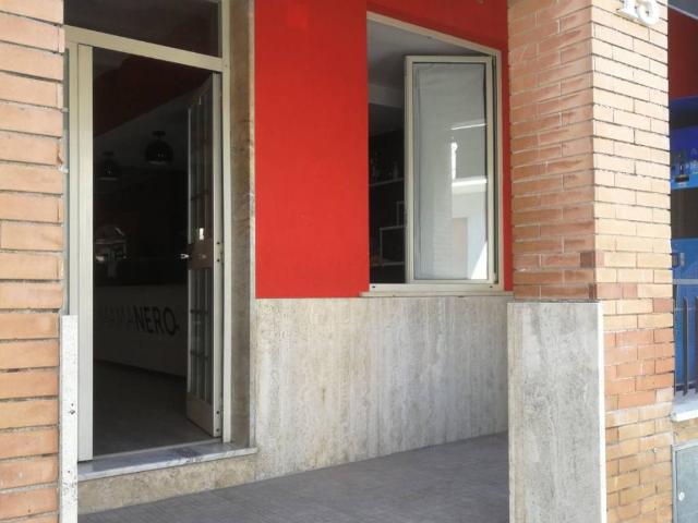 Locale Commerciale in affitto a Fara Sabina, Lazio