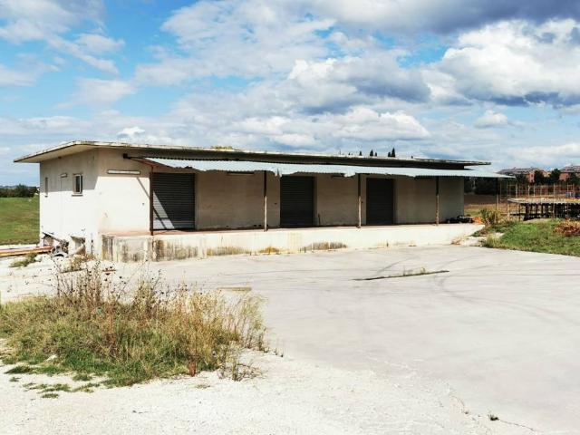 Locale Commerciale in affitto a Fara Sabina, Lazio