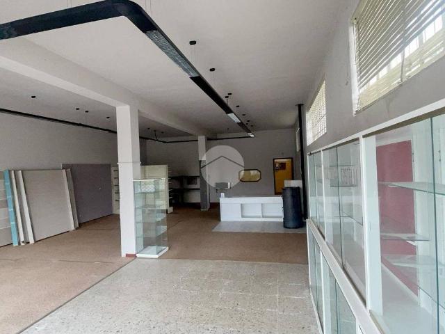 Locale Commerciale in affitto a Sola, Lombardia