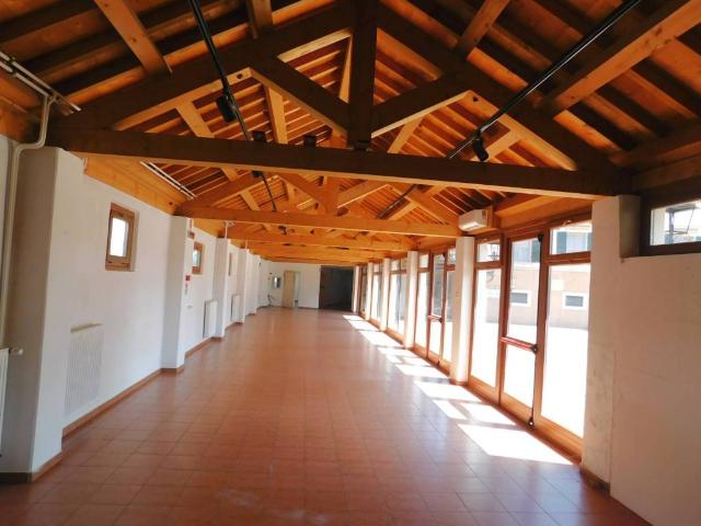 Locale Commerciale in affitto a Boscariz, Feltre