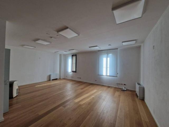 Locale Commerciale in affitto a Villaga, Feltre