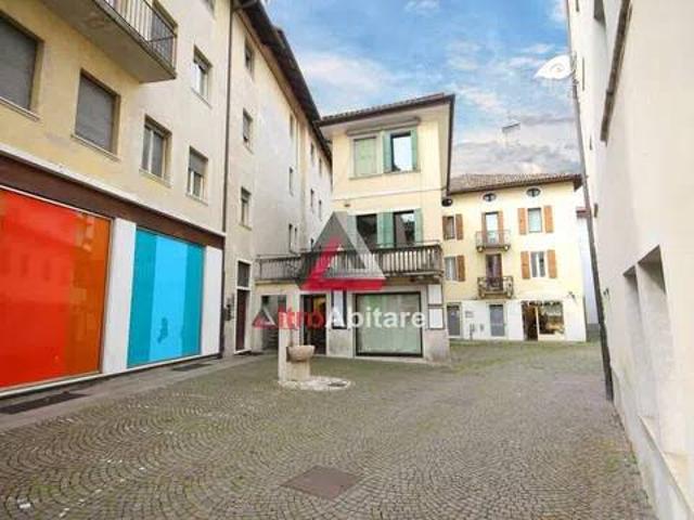 Locale Commerciale in affitto a Feltre, Veneto